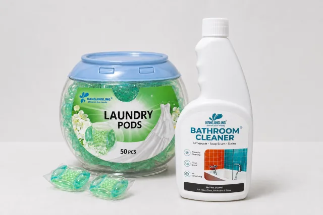 Kangjingling 50-piece laundry detergent pods and 500 ml bathroom cleaner displayed together